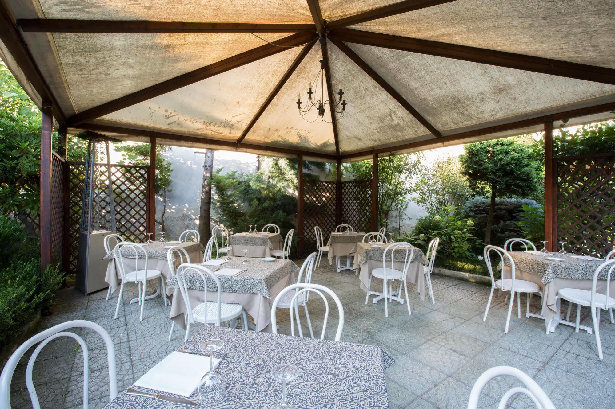 Albergo Giardino 케르노비오 외부 사진